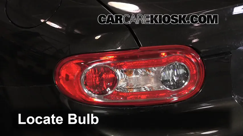 2011 Mazda MX-5 Miata Grand Touring 2.0L 4 Cyl. Luces Luz de reversa (reemplazar foco)